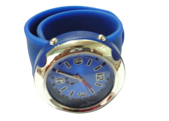 Multifunción brazalete de silicona y caso preciso movimiento de cuarzo bofetada reloj de pulsera
