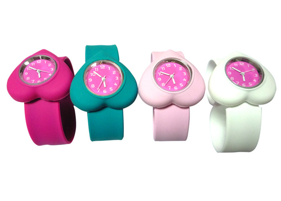 Lindo regalo de corazón empresarial de cuarzo de silicona Slap reloj pulsera para 5 niños y niñas